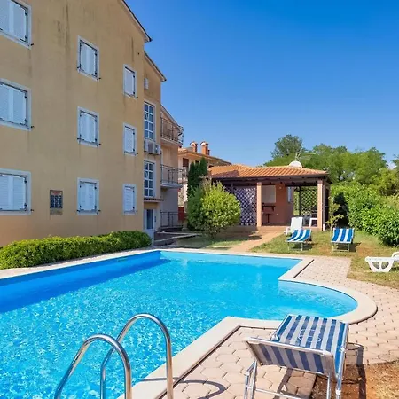 Apartman Branko B4 *